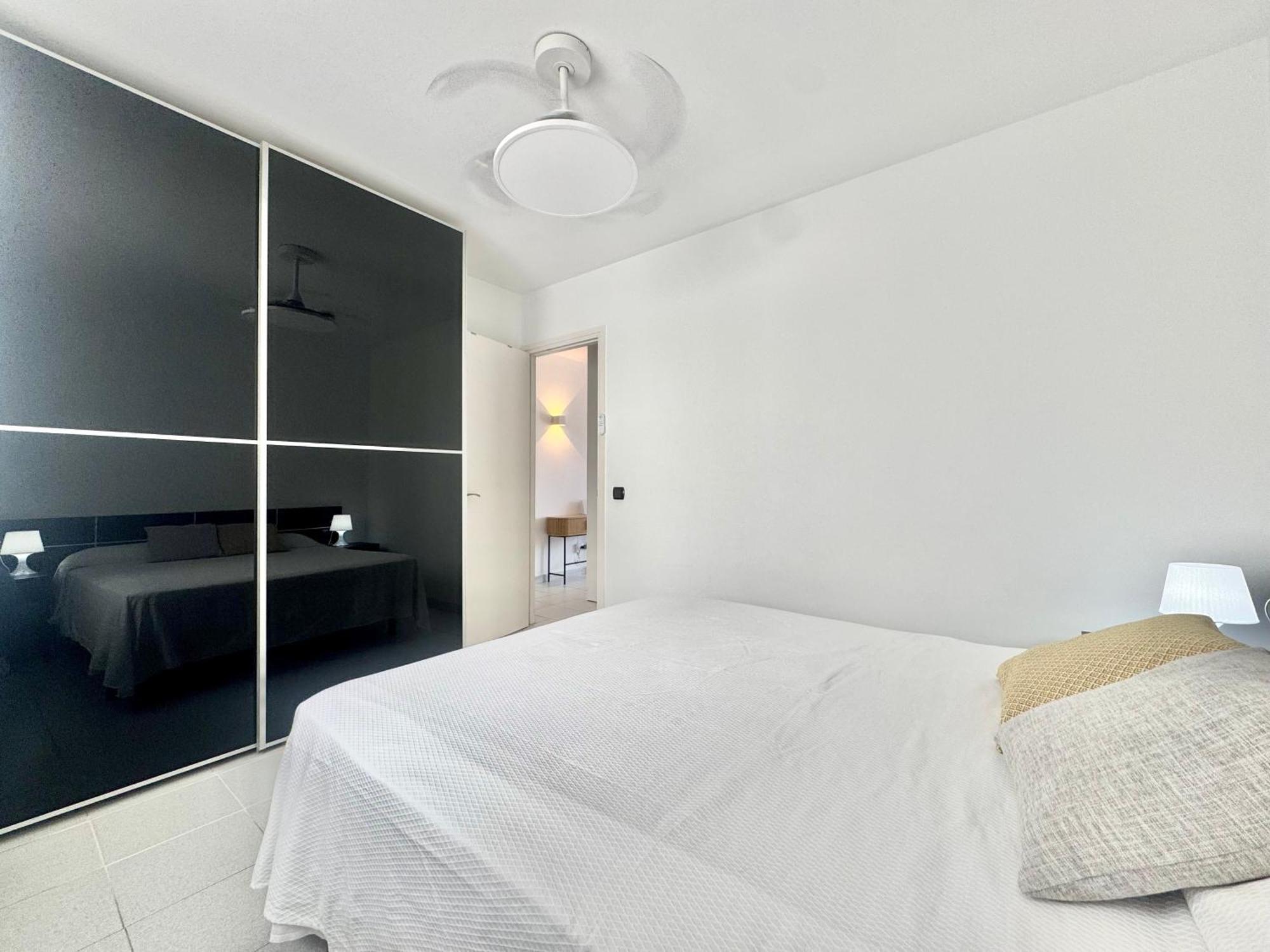 Puig Rom 106 Apartment Roses Exterior photo